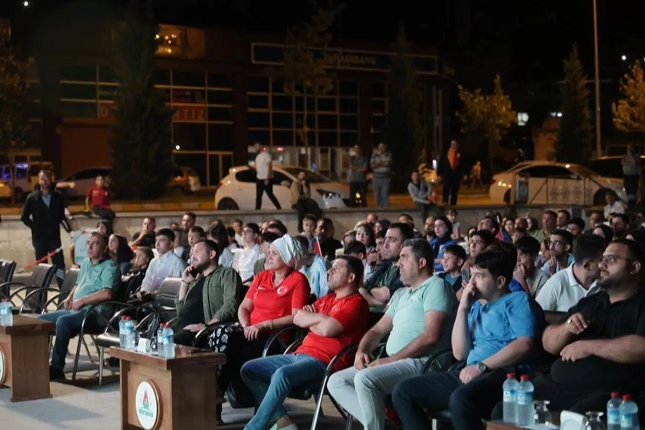 Milli heyecan için ekran kuruyor