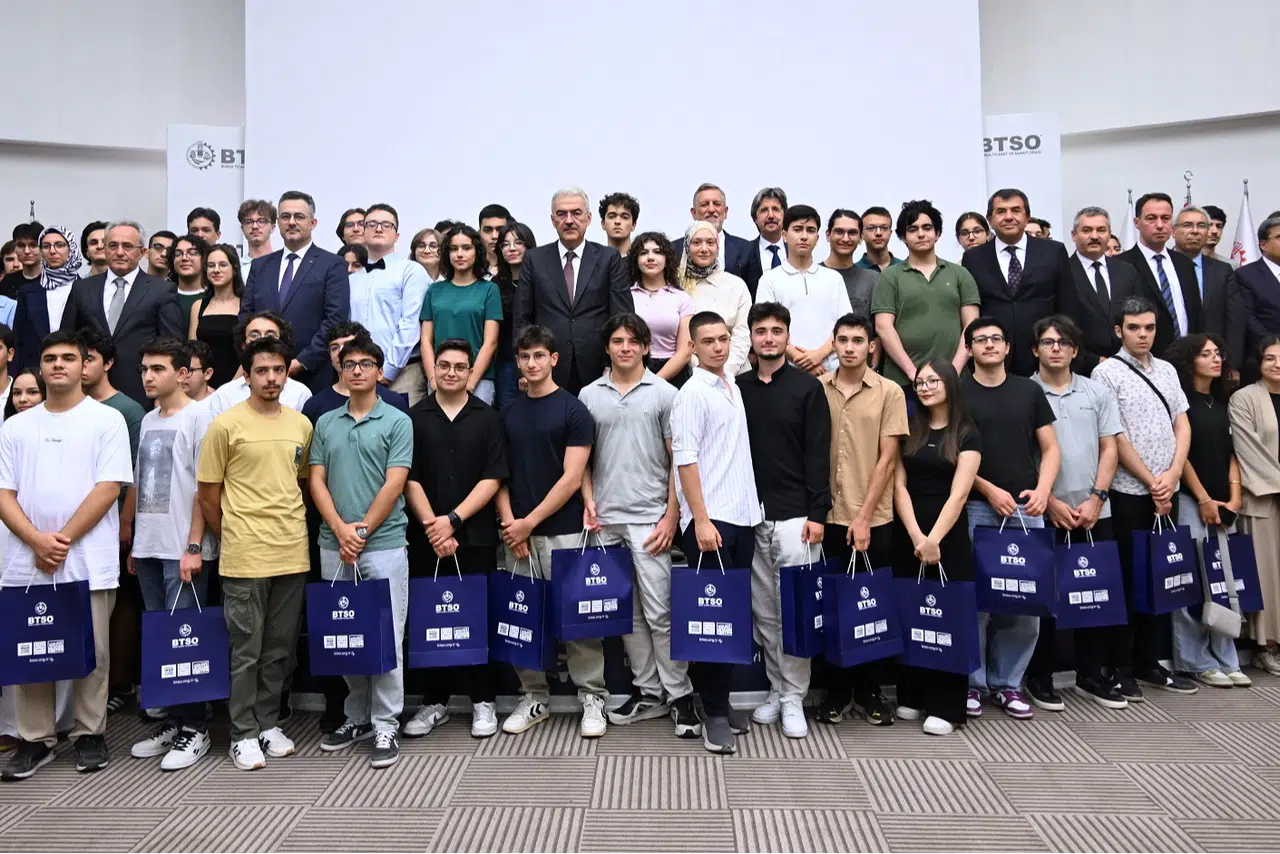 YKS’de dereceye giren gençler ödüllendirildi