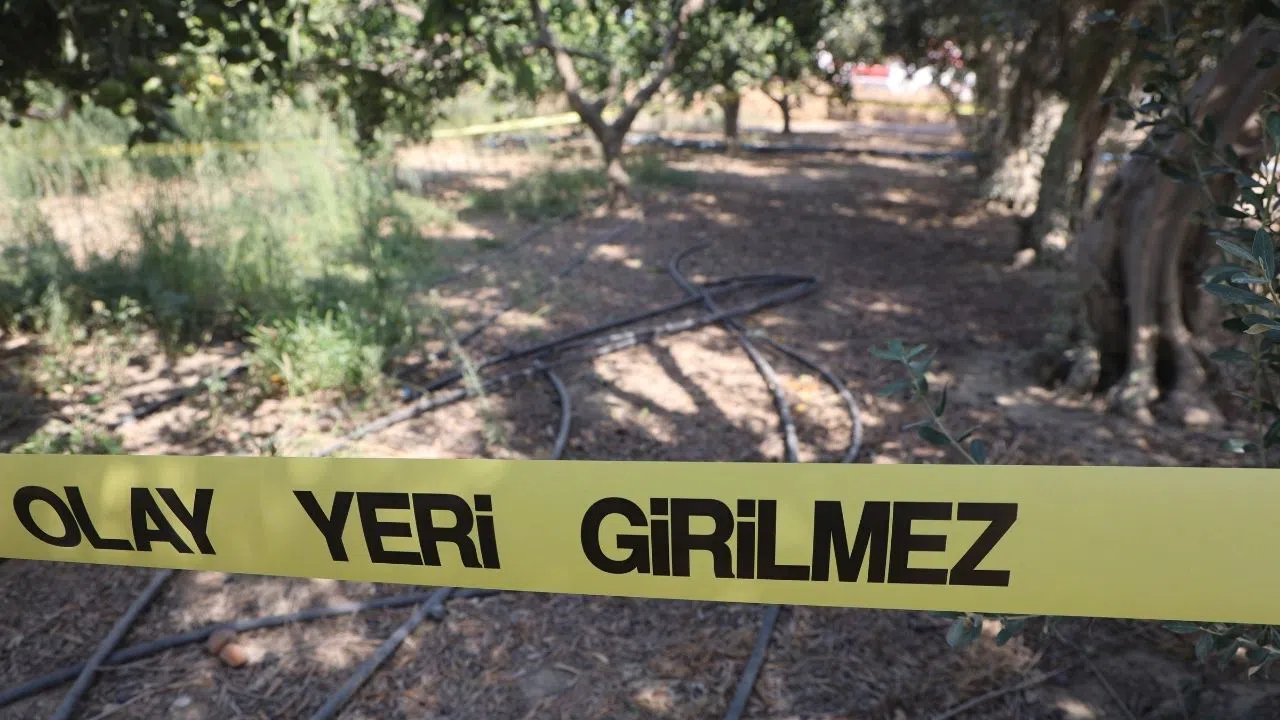 Alacak Tartışmasında Hemşehrisini Satırla Öldürüp 150 Bin TL’sini Gasp Etti