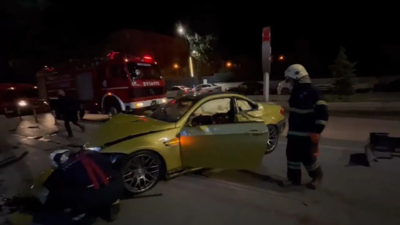 Alkollü Sürücü İşletmeye Daldı, Genç Kız Saniyelerle Kurtuldu