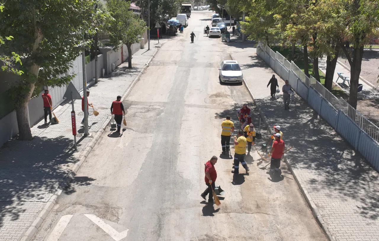Kahramanmaraş’ta Cadde ve Kaldırımlar Pırıl Pırıl Oldu