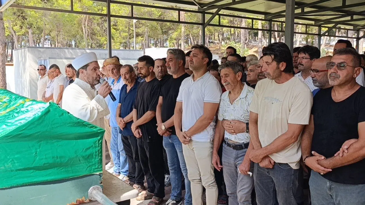 Anahtarını Unutunca Balkona İnmeye Çalışan Antrenör Canından Oldu