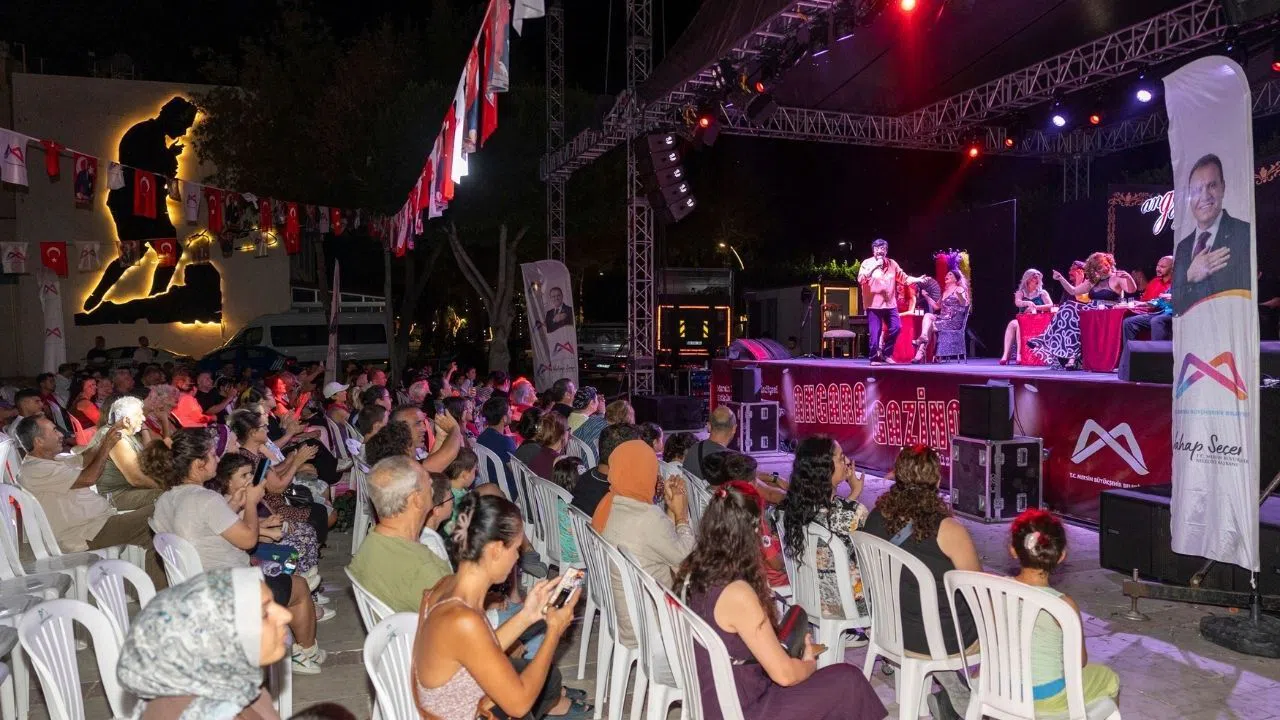 Kahkaha Ve Müzik Dolu Gece: Angara Gazinosu Sahnede