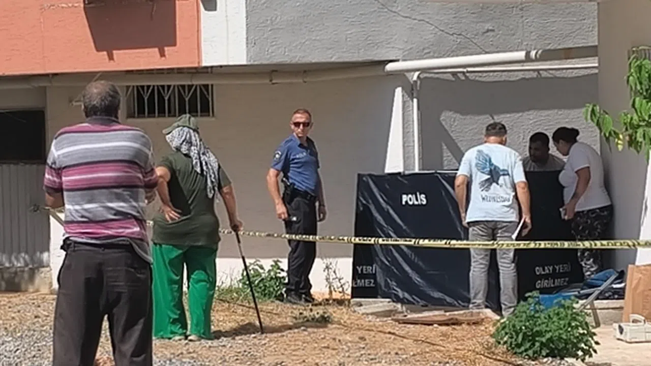 Apartman Boşluğuna Düşen Şahsı Oğlu Sanan Baba Gözyaşı Döktü