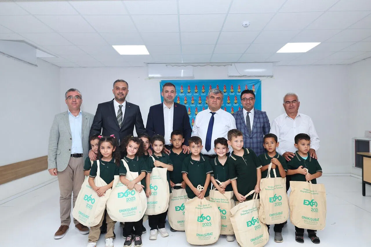 Başkan Toptaş’tan Kırsal Mahallelerdeki 7 Bin Öğrenciye Kırtasiye Desteği