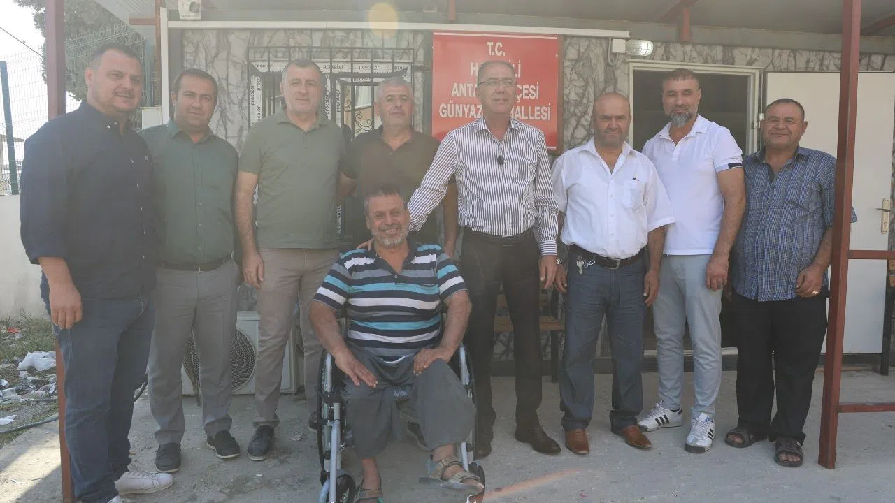 Başkan Yapar Sözünü Tuttu, Engelli Vatandaşa Tekerlekli Sandalye Hediye Etti