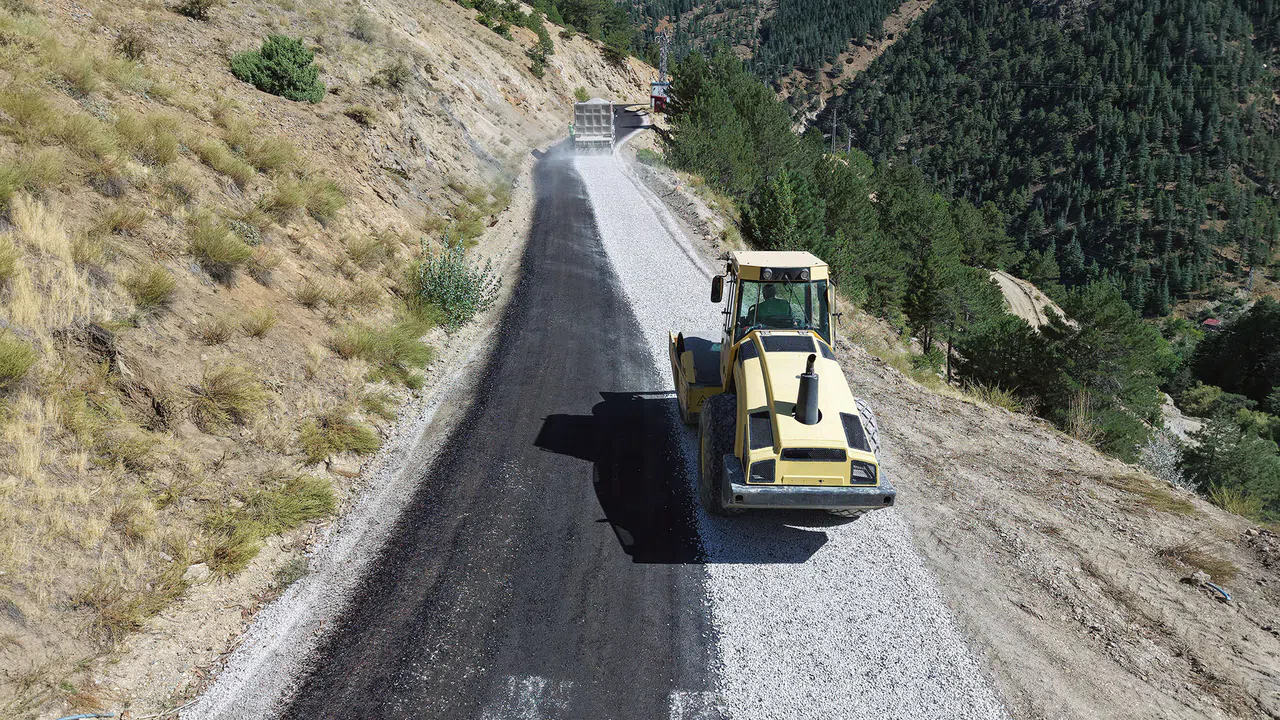 Göksun Kırsalında Asfalt ve Yol Genişletme Çalışmaları