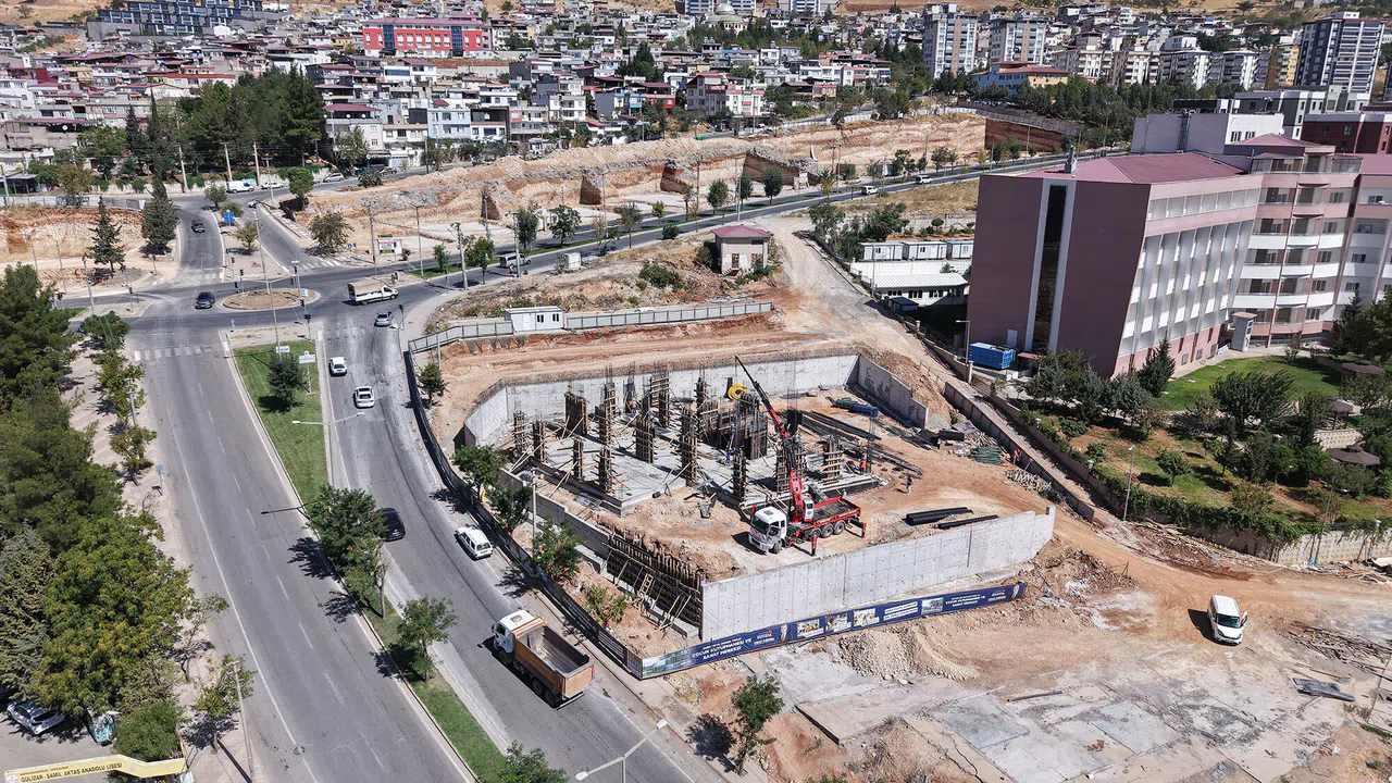 Kahramanmaraş Binevler’de Çocuklar İçin Yeni Sosyal ve Sanat Merkezi Yükseliyor