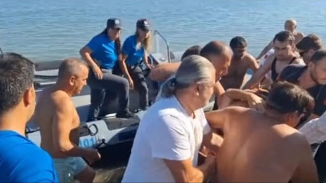 Denizde Fenalaşan Vatandaş Polis Tarafından Kurtarıldı