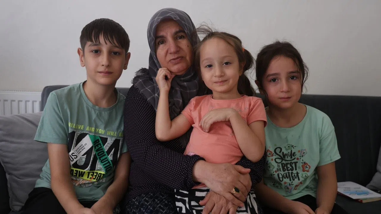 Depremde Ailesini Kaybeden 3 Kardeşe Anneanneleri Sahip Çıkıyor