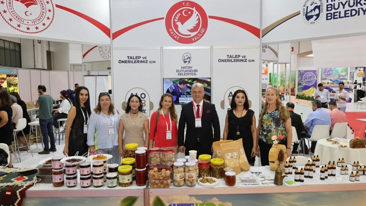 Depremzede kadınların el emeği stantlarda sergilendi