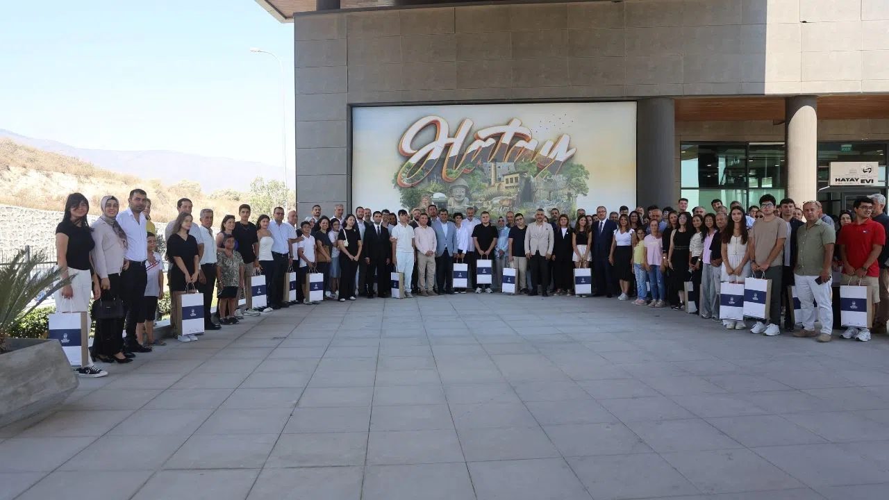 Dereceye Giren Öğrencilere Bilgisayar ve Burs Hediyesi