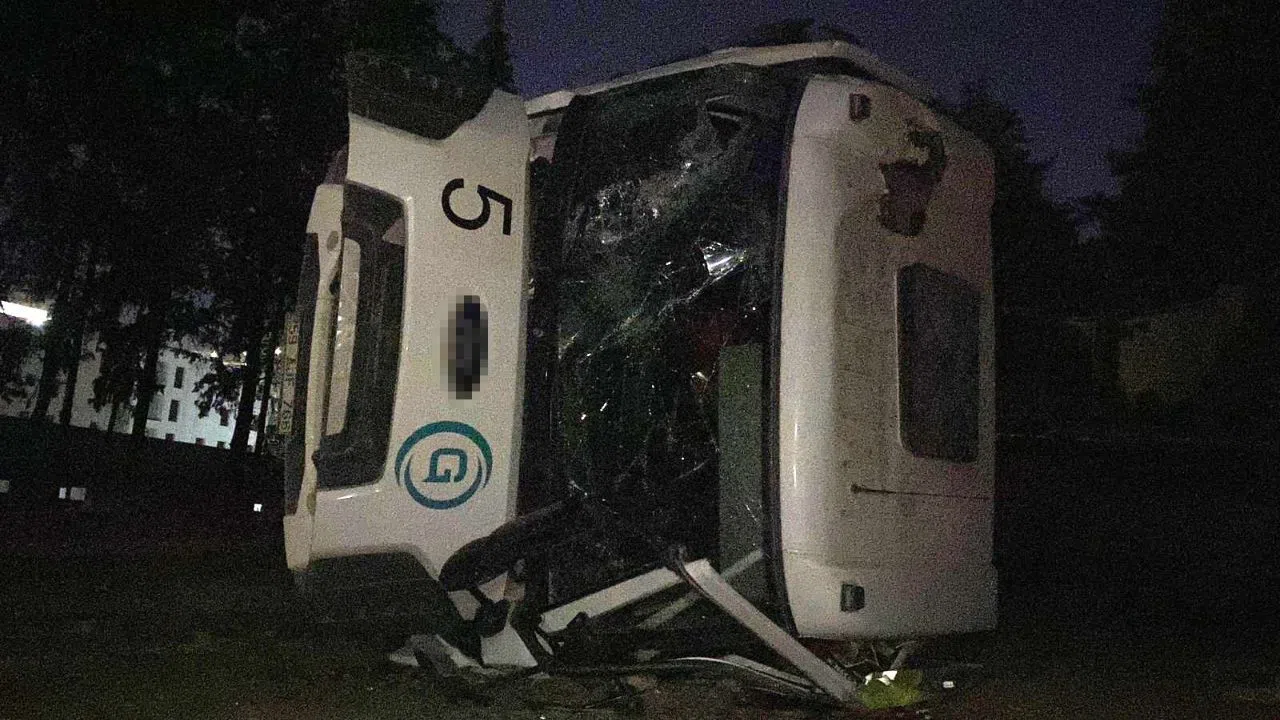 Devrilen Kamyonun Altında Kalan Sürücü Kurtarılamadı