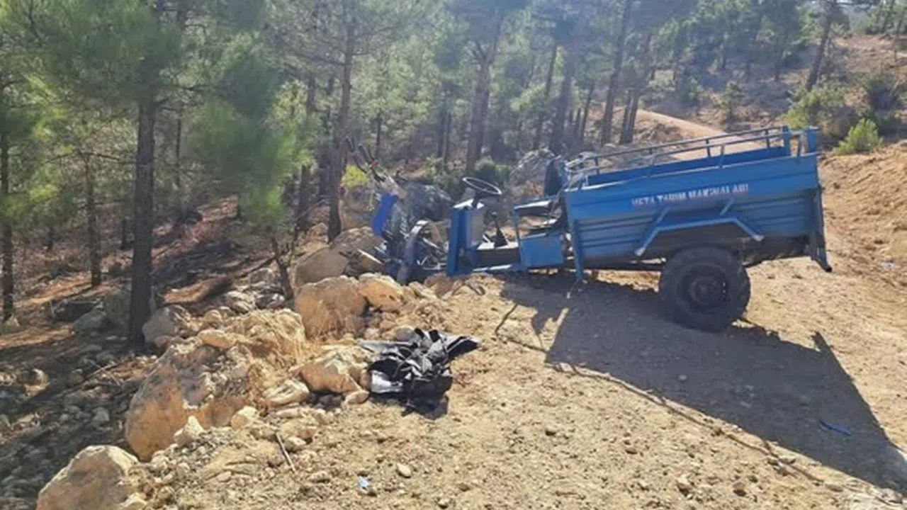 Direksiyon Hakimiyetini Kaybeden Sürücü Tarım Aracıyla Şarampole Devrildi