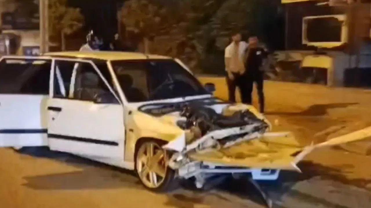 Direksiyon hakimiyetini kaybeden sürücü zincirleme kazaya yol açtı