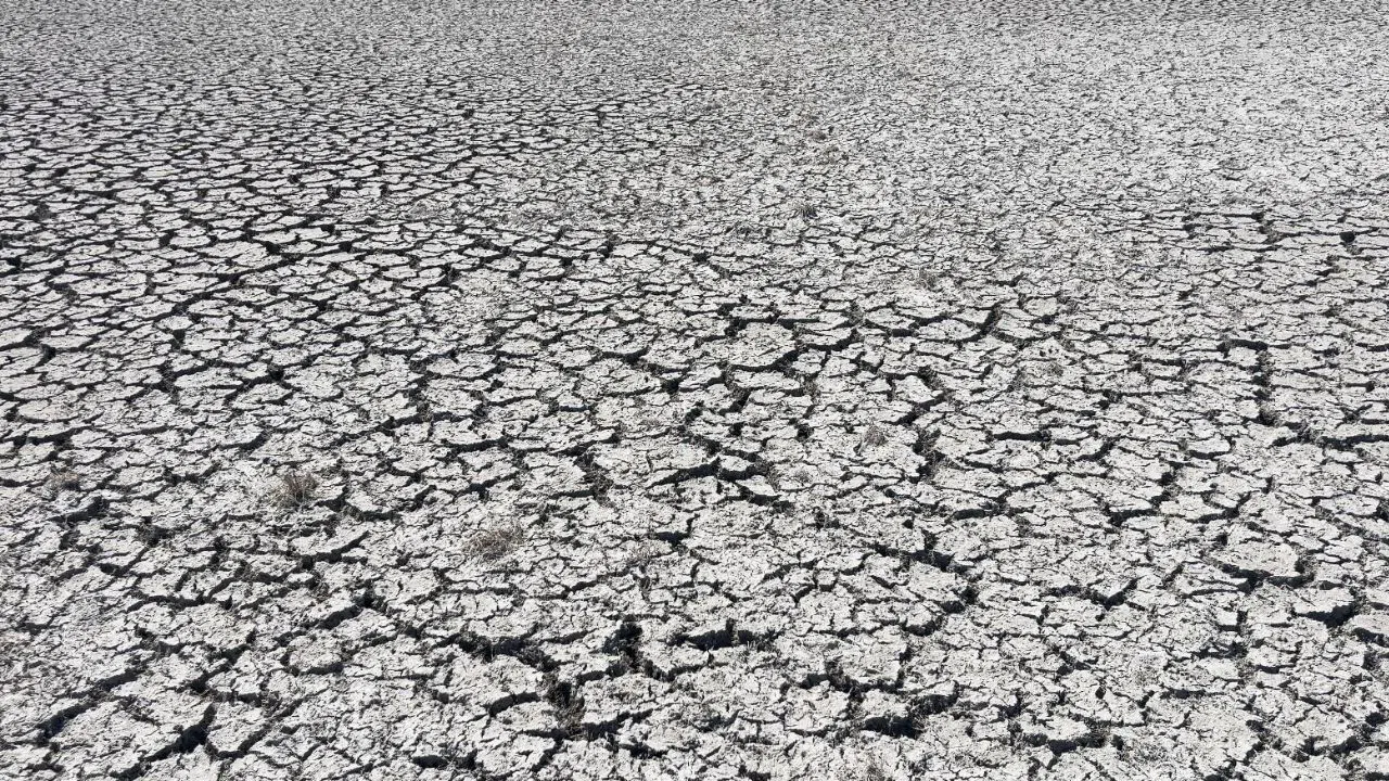 Eğirdir Gölü Kuraklık Nedeniyle İkiye Ayrıldı