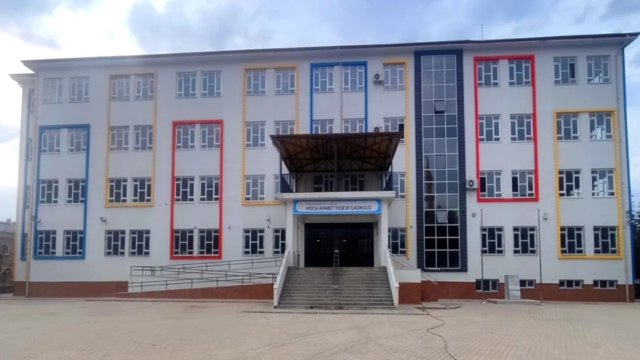 Elbistan’da 32 Derslikli İlkokulu Kapılarını Açtı