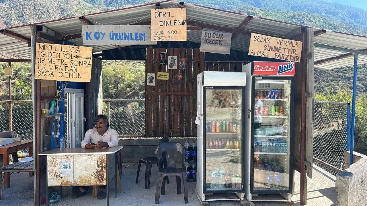 Esnafın “dert dinleme” tabelası vatandaşların yüzünü güldürdü