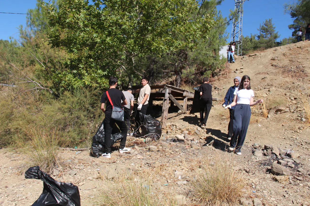 Kahramanmaraşlı Gençler Doğa İçin Kolları Sıvadı