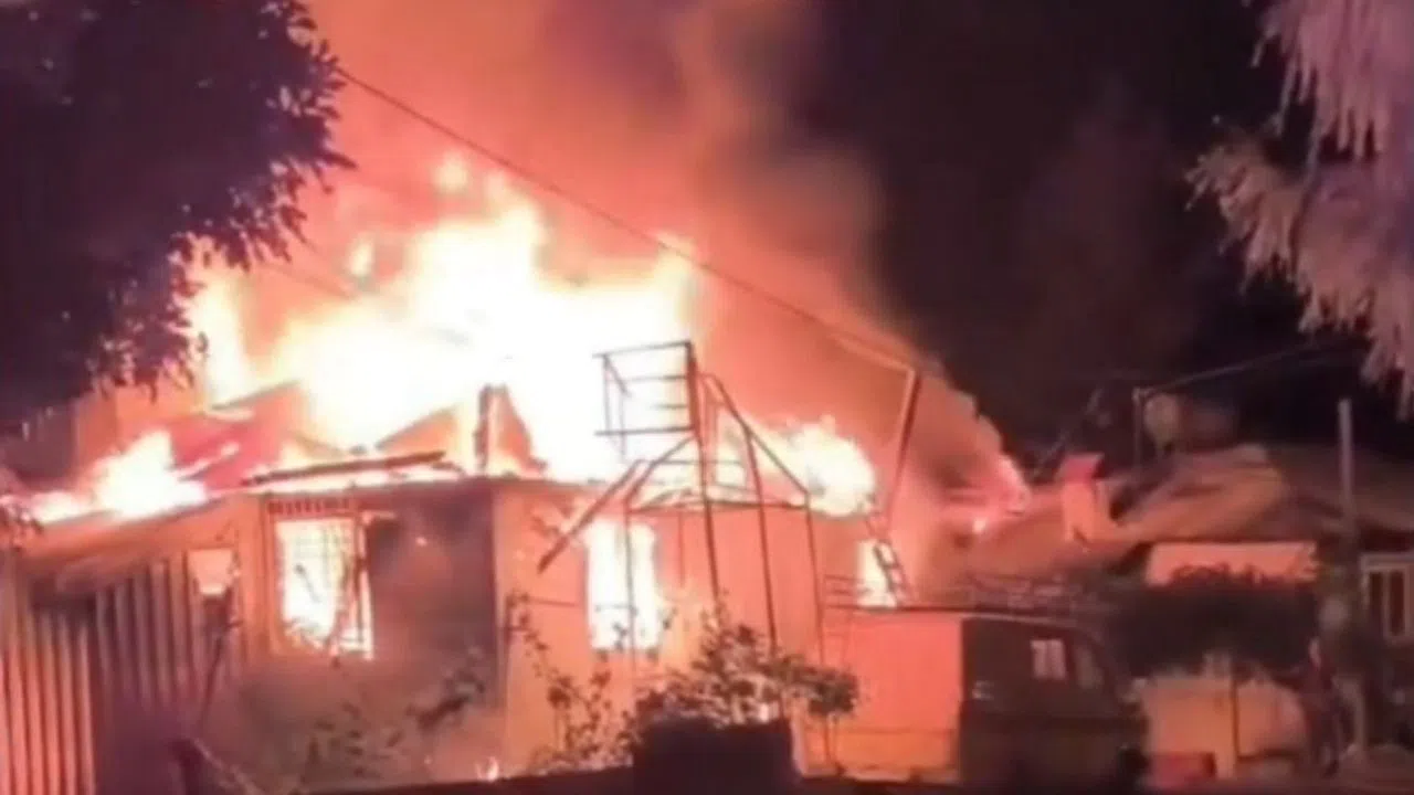 Gece Yarısı Çıkan Yangında Nene ve Torun Hayatını Kaybetti