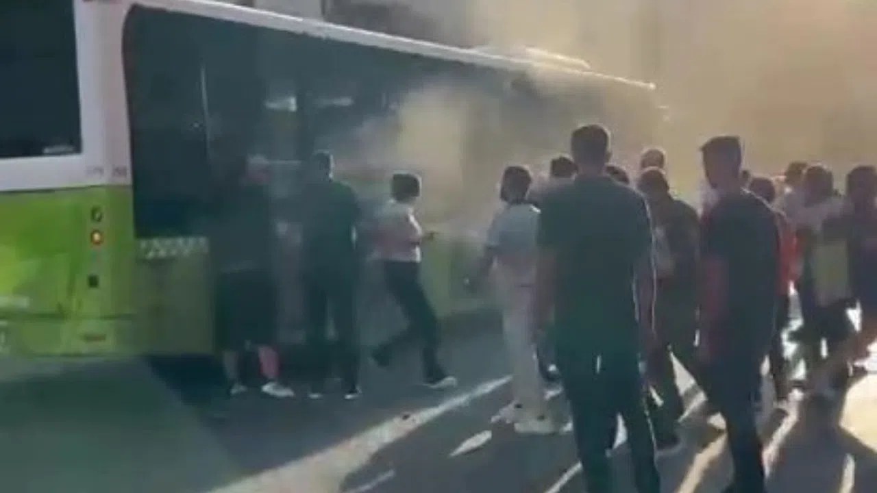Halk otobüsünde seyir halindeyken yangın çıktı