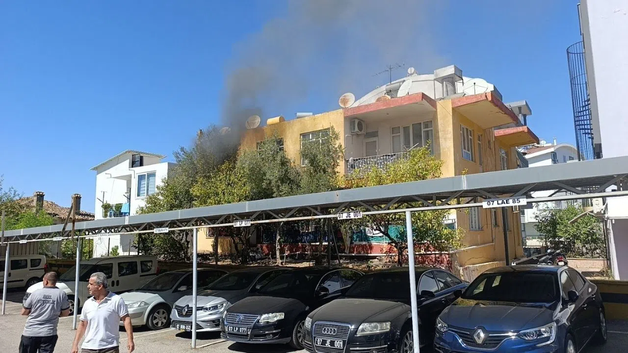 İki katlı binada çıkan yangında facia son anda önlendi
