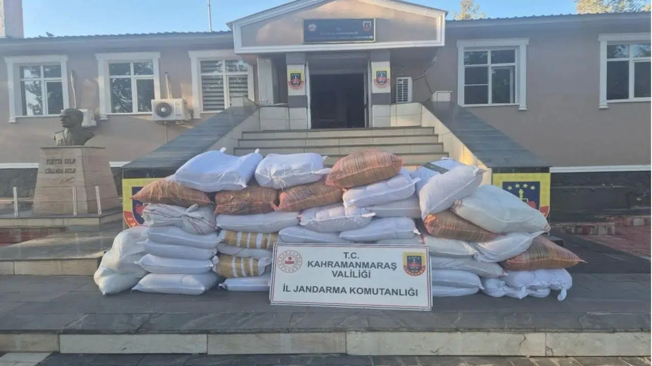 Kahramanmaraş Jandarması 1 Ton Kaçak Tütün Ele Geçirdi