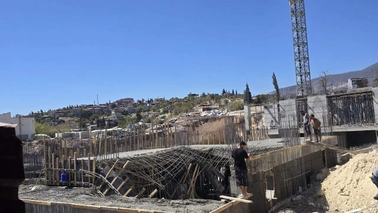 İnşaatta Beton Dökümü Sırasında Tabla Çöktü, İşçiler Göçük Altında Kaldı