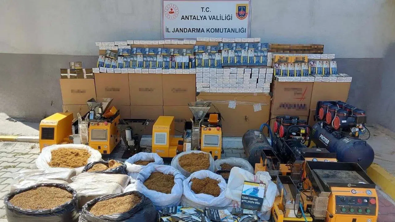 Jandarma Operasyonunda Kaçak Tütün ve Binlerce Makaron Ele Geçti