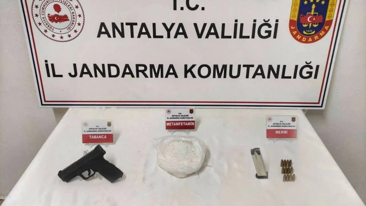 Jandarma Yol Kontrolünde Uyuşturucu ve Silah Yakaladı
