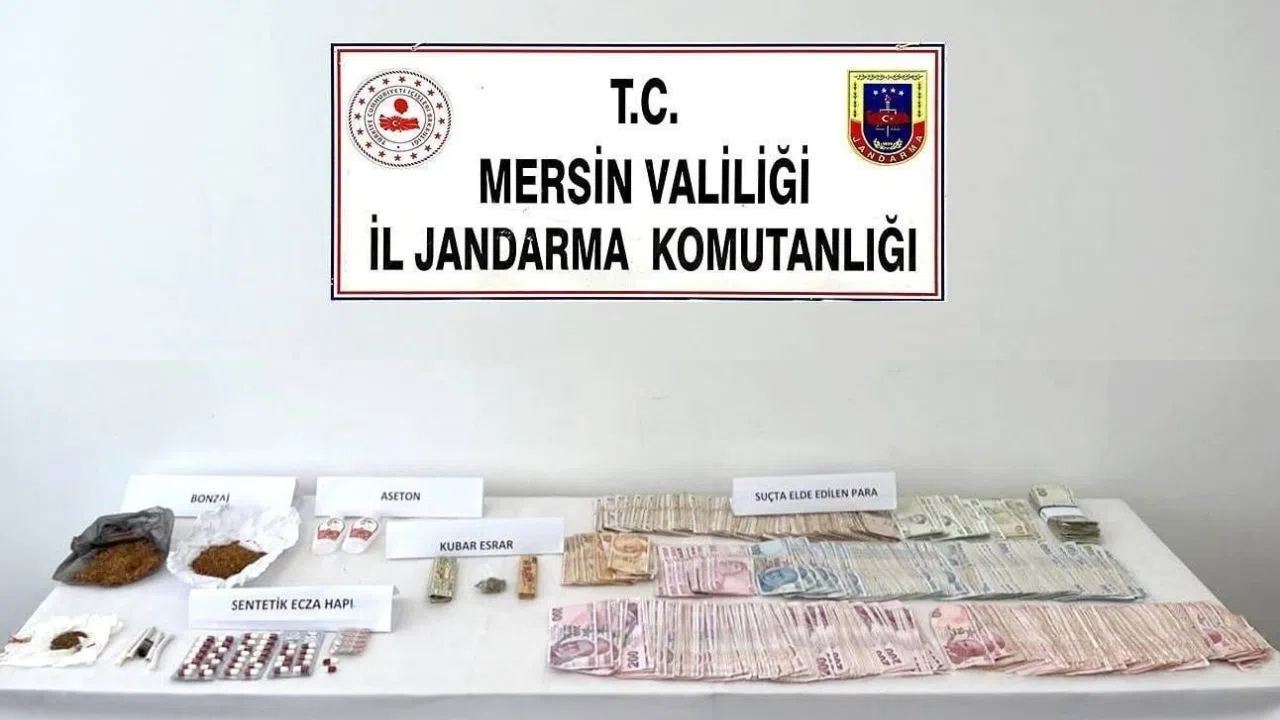 Jandarma  Operasyonda Çok Sayıda Madde ve Para Ele Geçti, 4 Kişi Tutuklandı