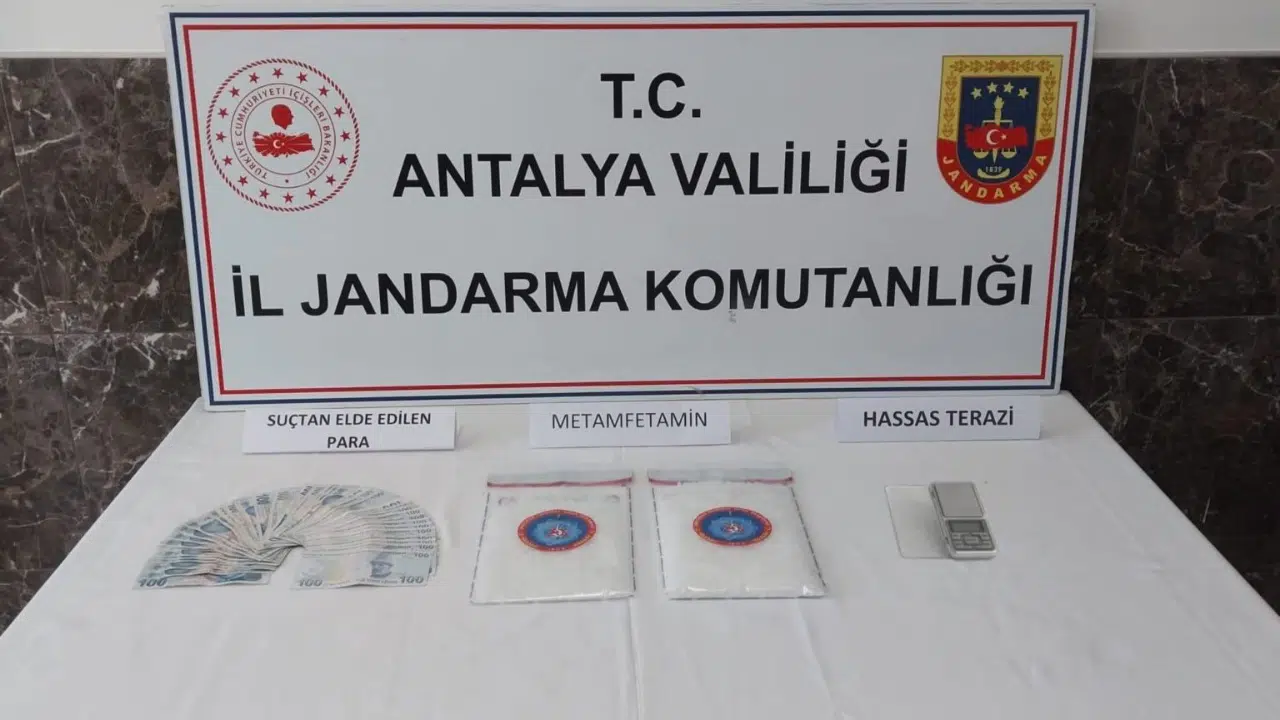 Jandarmadan Zehir Tacirlerine Darbe: 1 Kilo 650 Gram Metamfetamin Ele Geçirildi