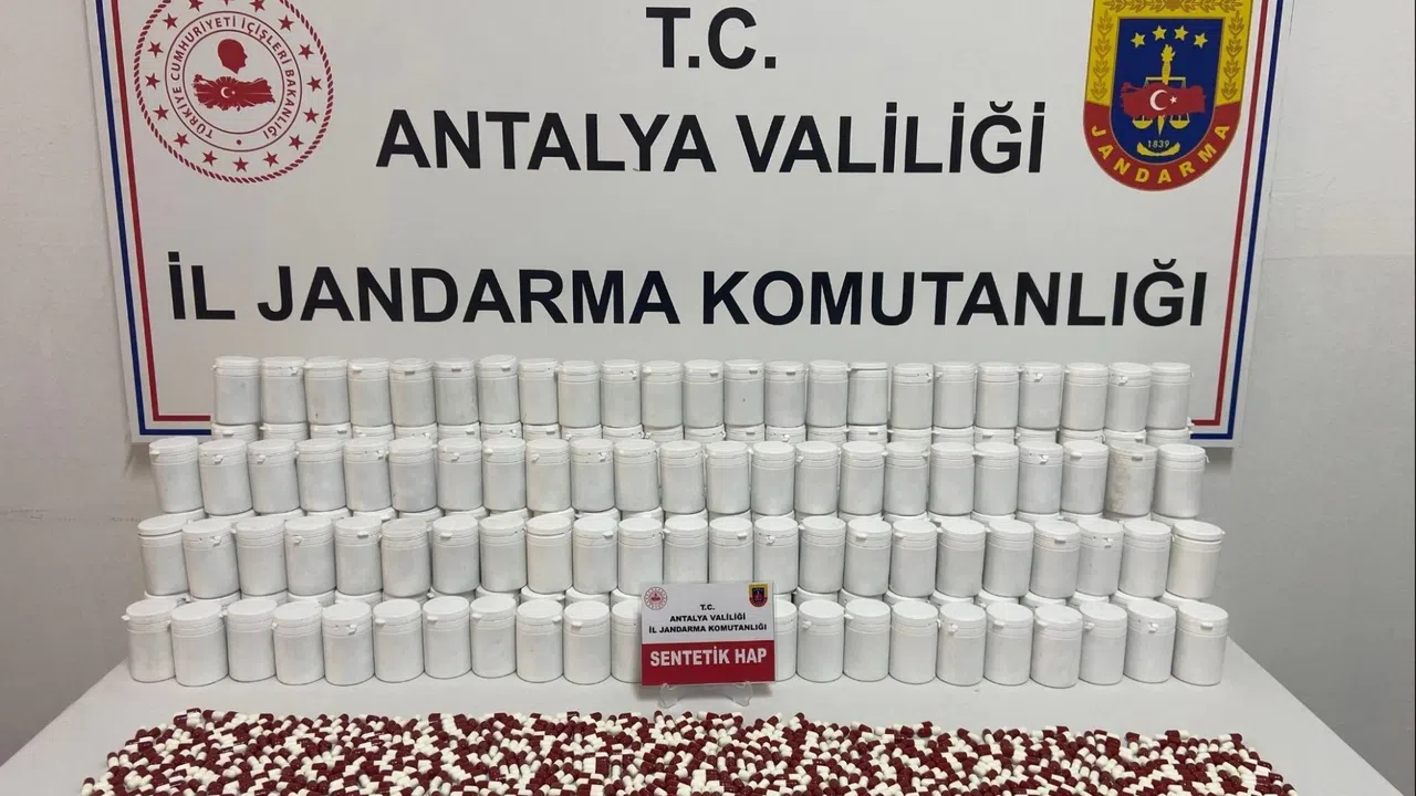 Jandarmanın Yol Kontrolünde Binlerce Sentetik Hap Ele Geçti