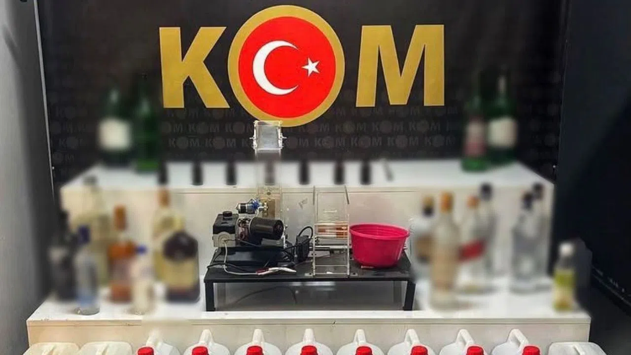 Kaçakçılık Operasyonu: 79 Litre Sahte Alkol ve Binlerce Tütün Ürünü Ele Geçirildi