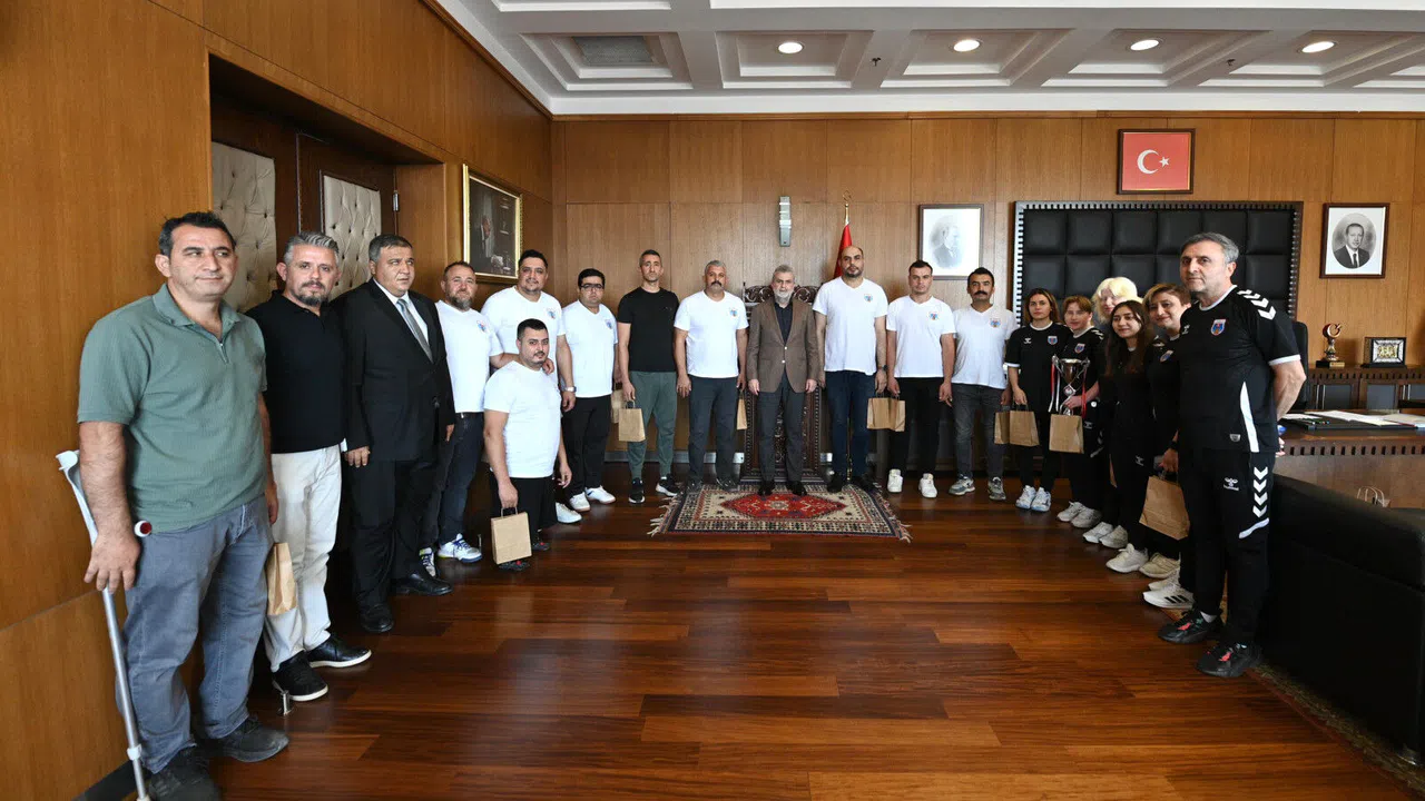 Başkan Görgel, Şampiyon Takımı Makamında Kutladı