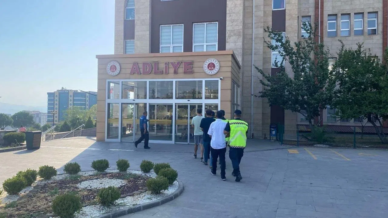 Kahramanmaraş’ta aranan iki hükümlü yakalandı