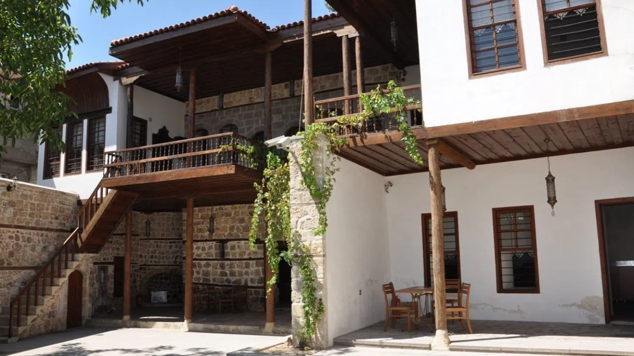 Kahramanmaraş’ta Deligönüller Konağı, Ahşap ve Taş İşçiliğiyle Dikkat Çekiyor