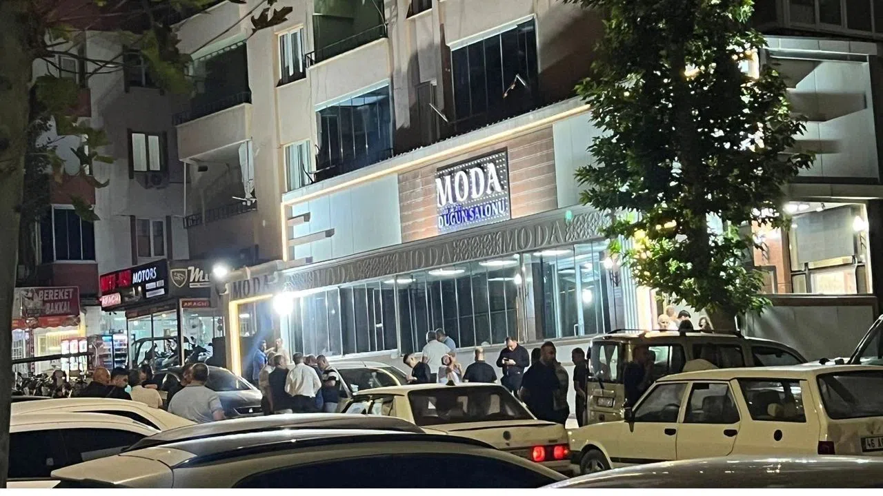 Kahramanmaraş’ta Düğün Salonu Önünde Bıçaklı Saldırı: 1 Kişi Hayatını Kaybetti