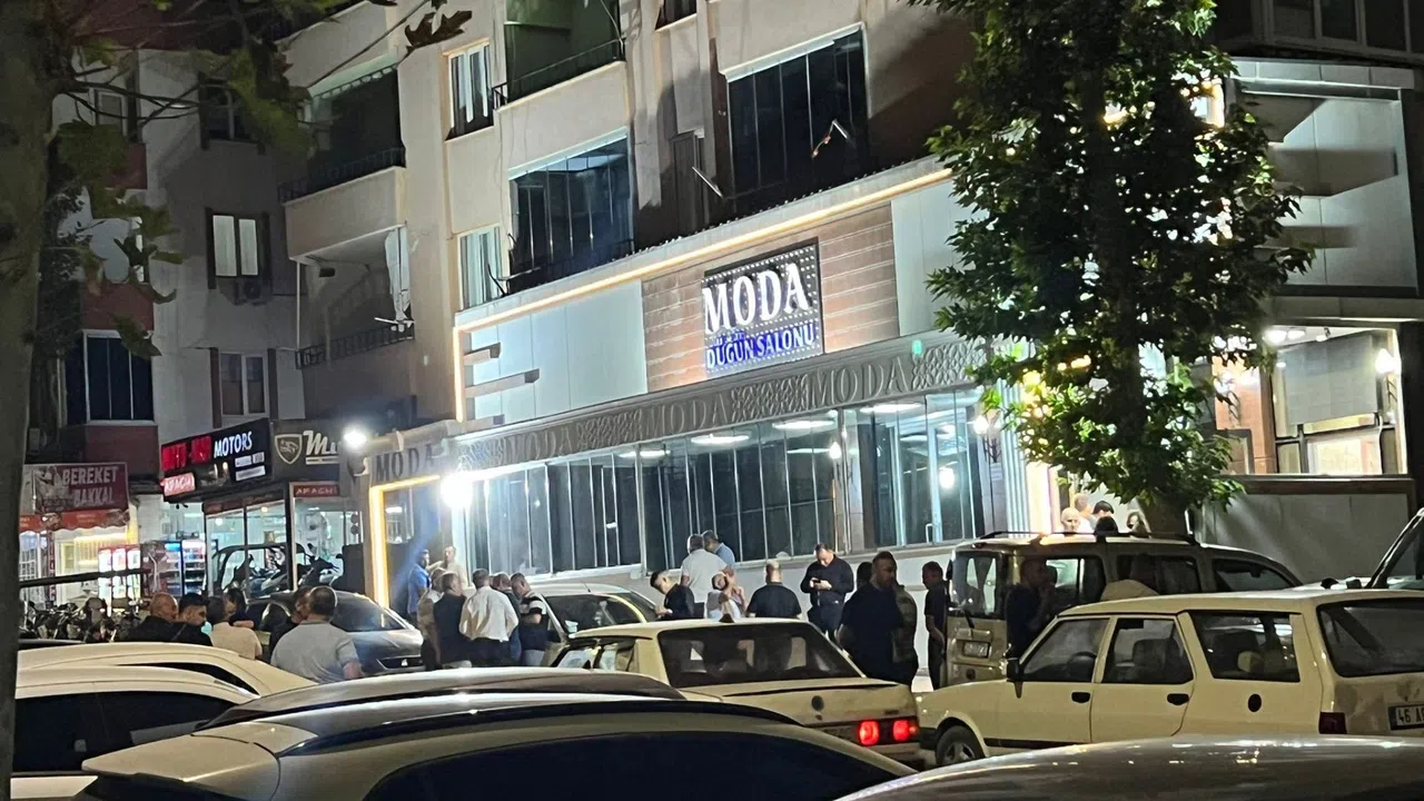 Kahramanmaraş’ta Düğün Salonu Önünde Bıçaklı Saldırı: 1 Yaralı