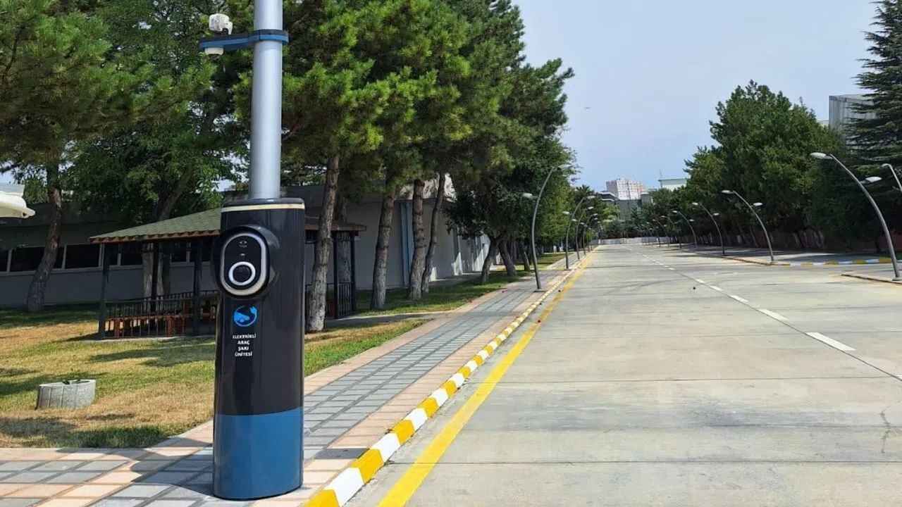 Kahramanmaraş’ta Sokaklara Bedava Şarj ve İnternet Geliyor