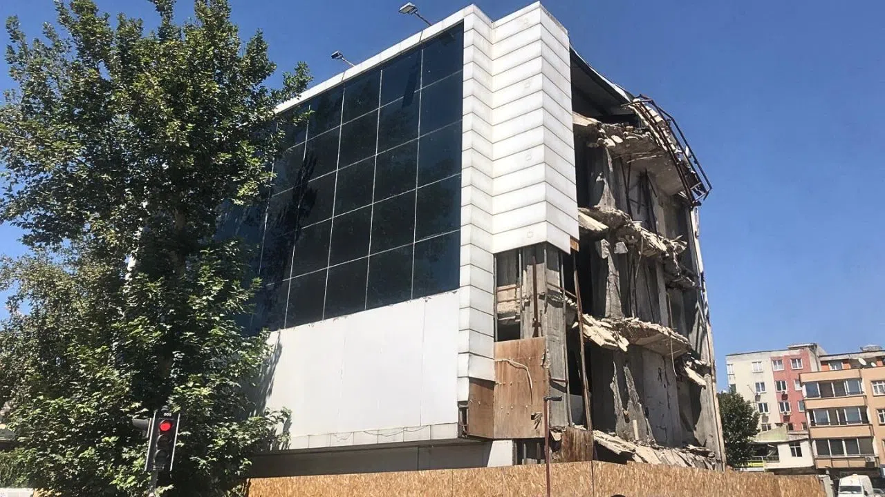 Kahramanmaraş’ta Yıkılmayan O Tek Bina Tepki Çekiyor