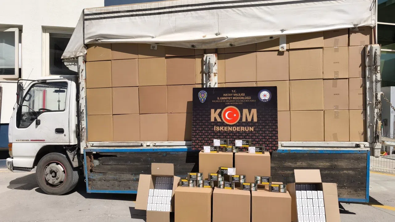 Kamyonetten 2 Milyon 760 Bin Kaçak Makaron Çıktı