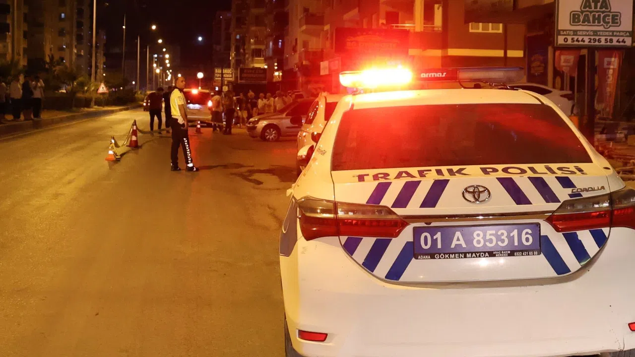 Kimliği belirsiz saldırganlar galeriyi kurşunladı