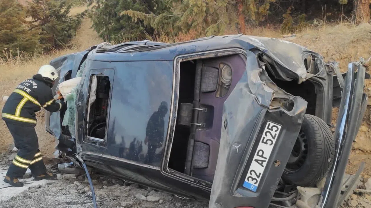 Kontrolden Çıkan Otomobil Durağa Girdi, Facia Kıl Payı Atlatıldı