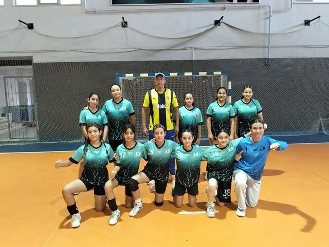 Maraşgücü, Gaziantep’ten İkincilik Kupasıyla Döndü