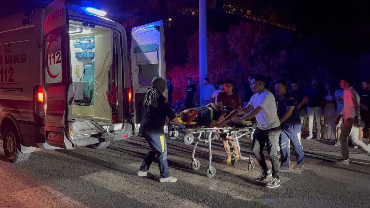 Motosikletler Çarpıştı: 3 Çocuk Yaralandı