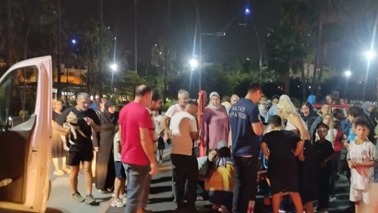 Parkta Ayağı Sıkışan Çocuk İtfaiye Tarafından Kurtarıldı