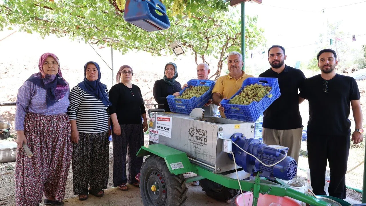 Pekmez Üretimi İçin Ücretsiz Üzüm Sıkma Makineleri Kullanıma Sunuldu
