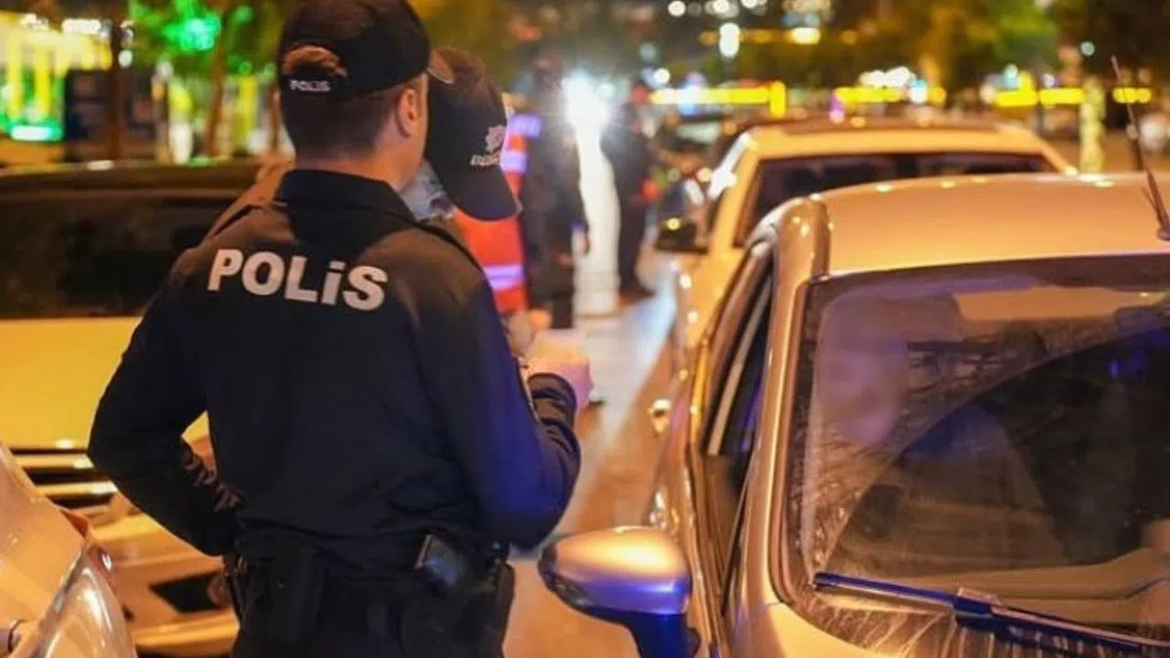Polis ekiplerinden park ve mesire alanlarında gece denetimi