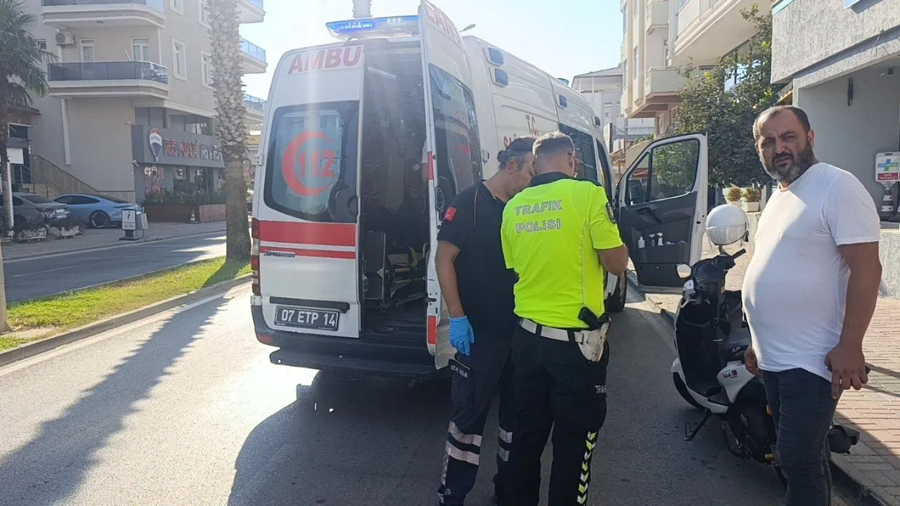 Şerit Değiştirmek İsteyen Otomobil Motosiklete Çarptı